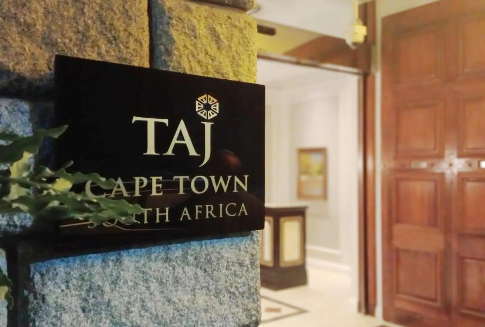 Taj Cape Town - Large 2 Bedroom Apartment, With Full Hotel Facilities, Stunning Table Mountain Views