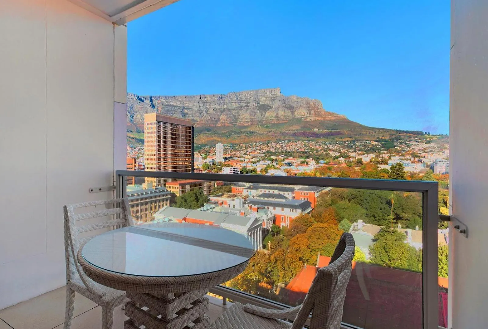 Taj Cape Town - Large 2 Bedroom Apartment, With Full Hotel Facilities, Stunning Table Mountain Views Apartment