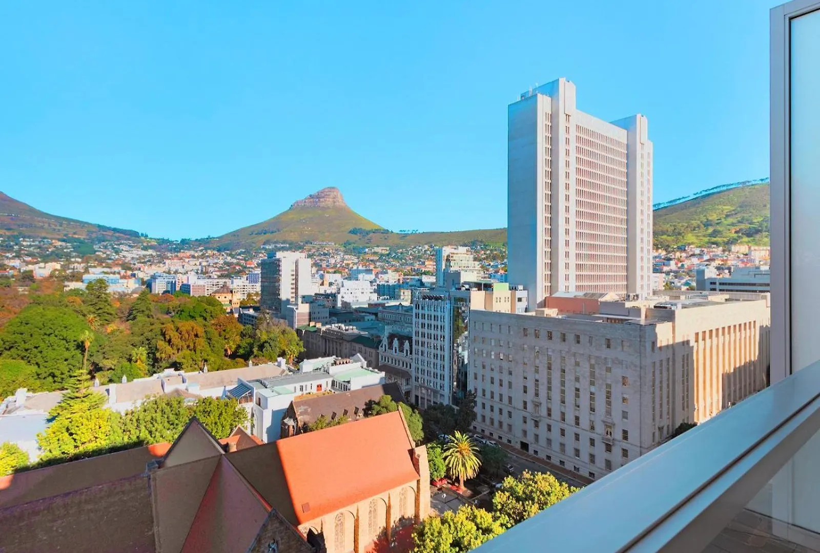 Taj Cape Town - Large 2 Bedroom Apartment, With Full Hotel Facilities, Stunning Table Mountain Views