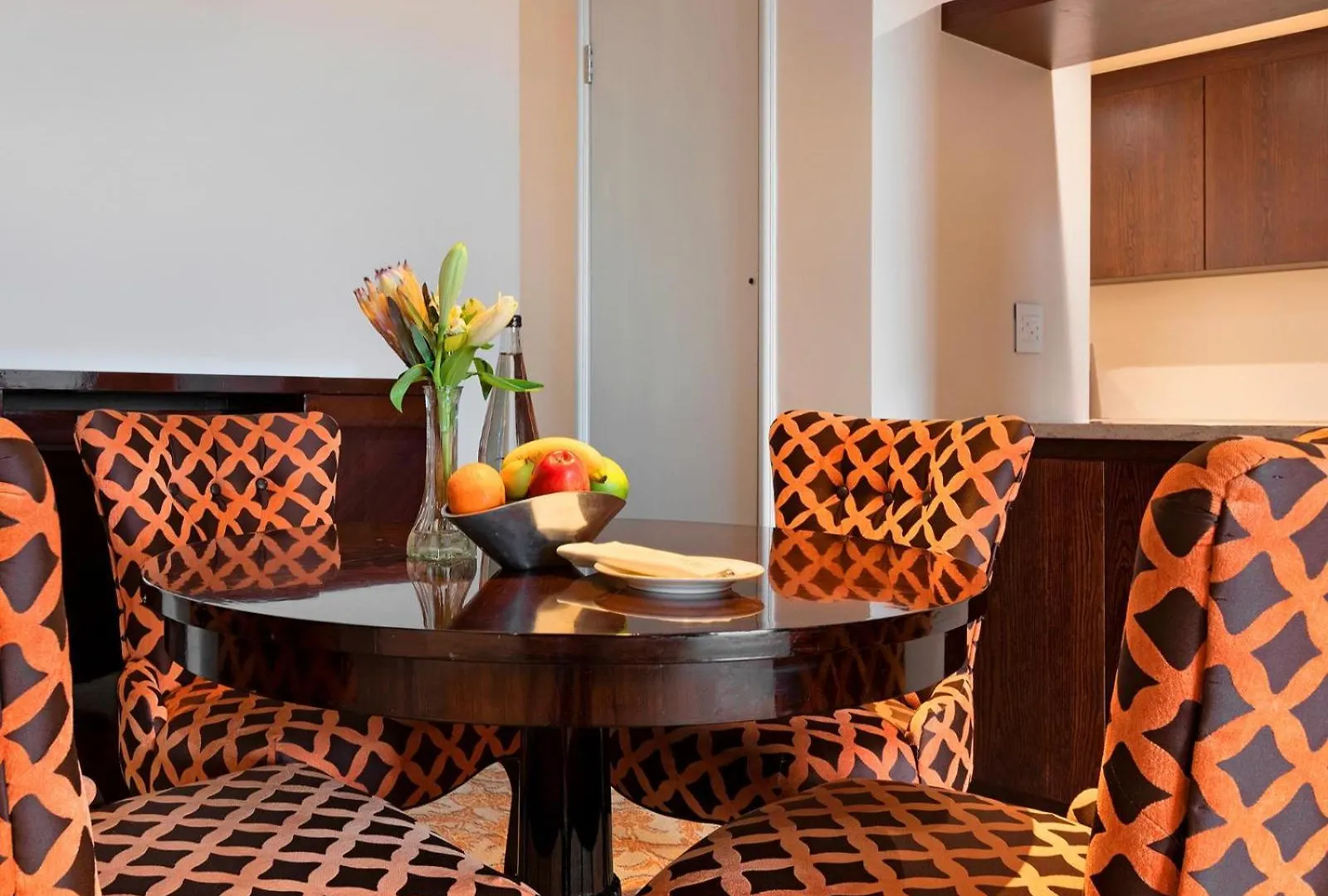 Taj Cape Town - Large 2 Bedroom Apartment, With Full Hotel Facilities, Stunning Table Mountain Views