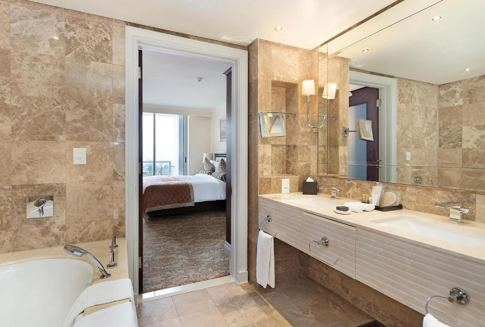 Taj Cape Town - Large 2 Bedroom Apartment, With Full Hotel Facilities, Stunning Table Mountain Views