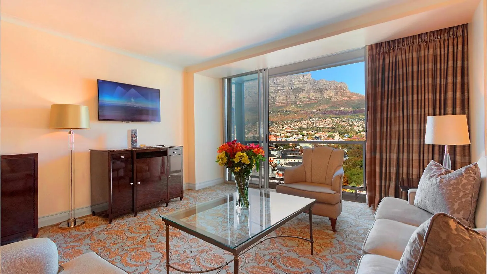 Taj Cape Town - Large 2 Bedroom Apartment, With Full Hotel Facilities, Stunning Table Mountain Views Apartment